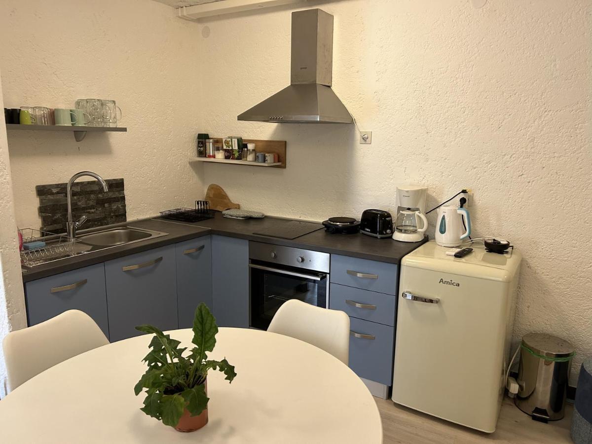 Peaceful Apartment With Patio Ровин Екстериор снимка